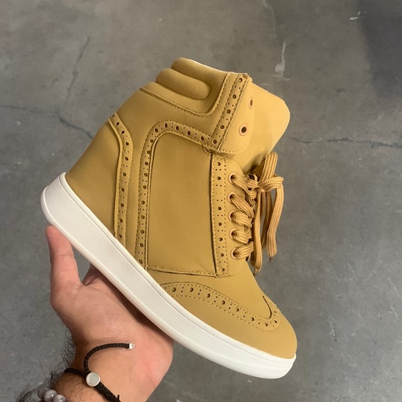 vivorosa Shoes - Women’s Lace Up Wedge High Heel Sneaker in Beige Faux Suede and Rubber Sole